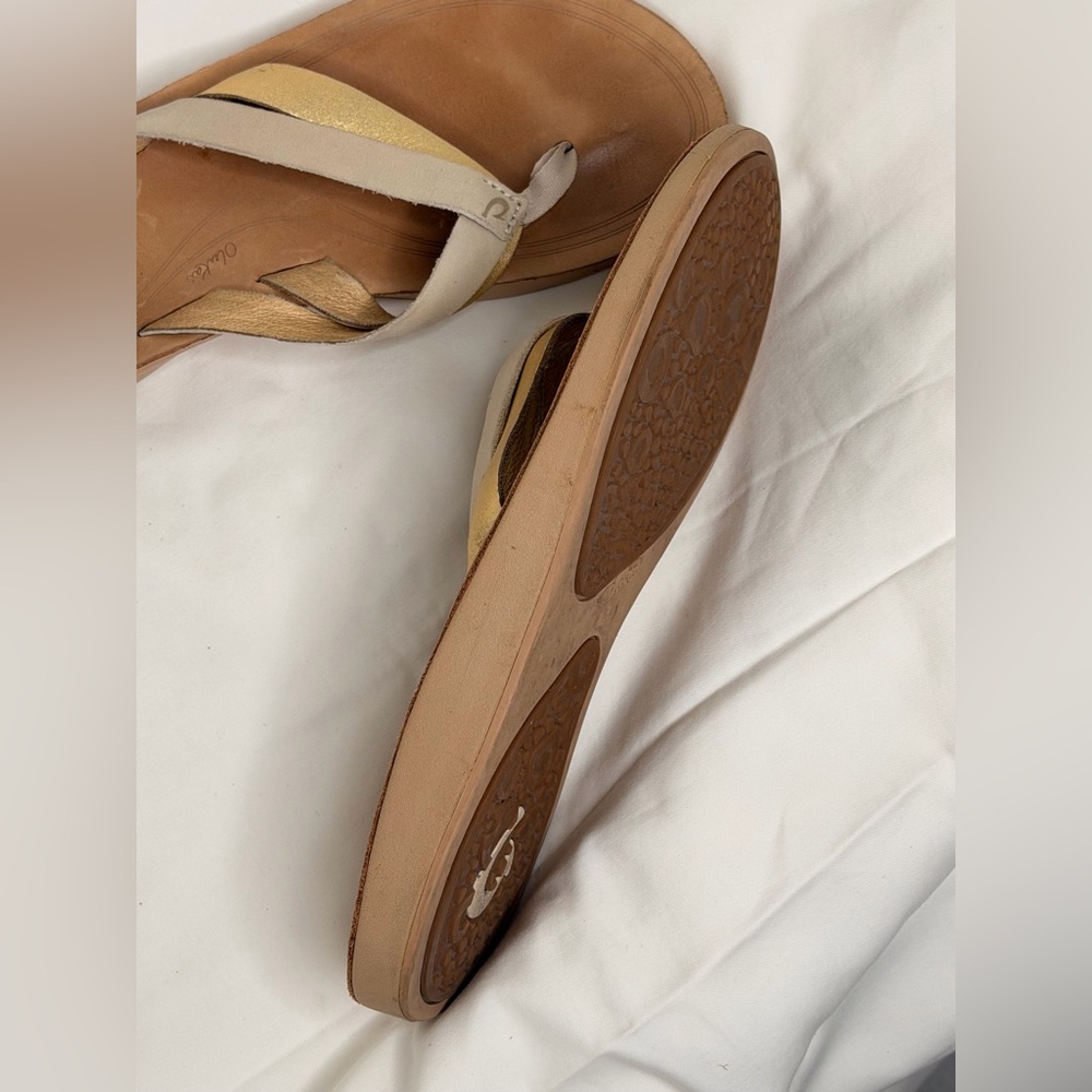 OluKai Kaekae Tapa Gold Flip Flop Comfort Thong Sandal Women's Leather 8 EU 38 - Picture 7 of 8
